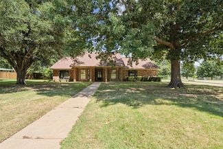 105 Tanglewood Ln, Stephenville, TX 76401