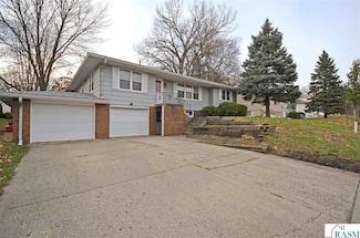 826 N 9th St, St. Peter, MN 56082