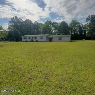 250 Mallard Roost Dr, Burgaw, NC 28425