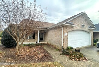 305 Ivy Cir, Greenville, NC 27834