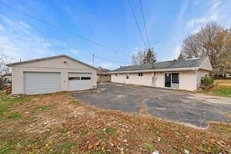 601 W 1st St, Mount Morris, IL 61054