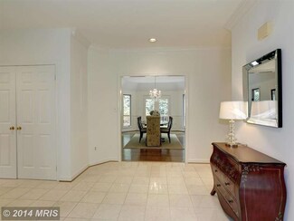 9117 Vendome Dr, Bethesda, MD 20817