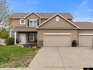 2204 Hummingbird Dr, Bellevue, NE 68123