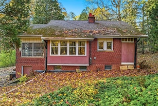 729 E Lake Rd, Transfer, PA 16154