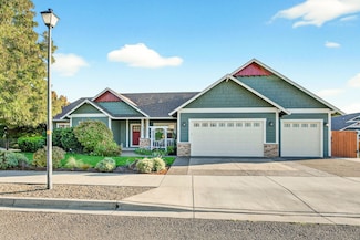 108 Oak Point Dr, Eagle Point, OR 97524