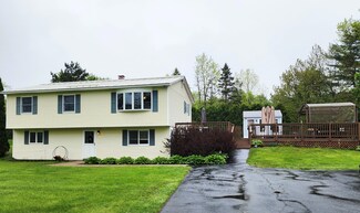 136 Hallowell Rd, Chelsea, ME 04330