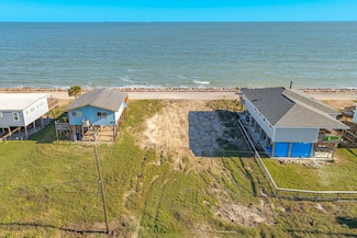802 Beach Dr, Surfside Beach, TX 77541