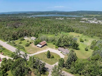 4531 Pickerel Lake Rd, Petoskey, MI 49770