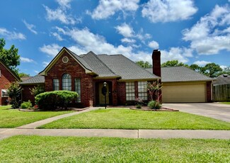37 N Erik Dr, Angleton, TX 77515