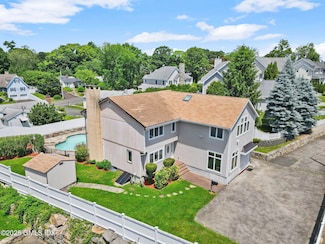 16 Elizabeth Ln, Riverside, CT 06878