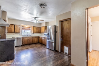 906 Townsend Ave, Aztec, NM 87410