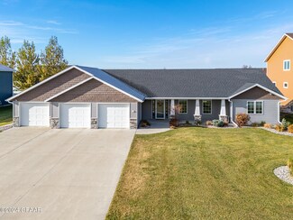 2415 Troon Cir NW, East Grand Forks, MN 56721