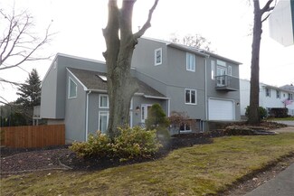 43 Robin Hood Rd, Cranston, RI 02921