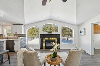 938 Glen Ln, Wisconsin Dells, WI 53965