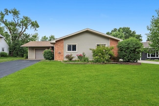 620 Lafayette Ln, Hoffman Estates, IL 60169