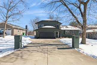 399 N Shady Ln, Elmhurst, IL 60126