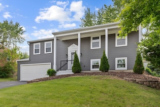 104 N Braintree Dr, Schaumburg, IL 60194