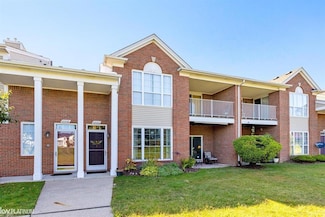 45592 Warwick Dr, Macomb, MI 48044