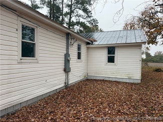 1055 Old Fayetteville Rd, Salemburg, NC 28385