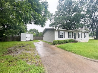111 Oaklawn Dr, Corsicana, TX 75110