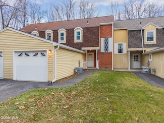 4 Sugarbush Rd, Clifton Park, NY 12065