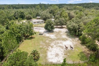 112 S East St, Interlachen, FL 32148