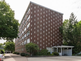 2 Hammond Pond Pkwy Unit 402, Chestnut Hill, MA 02467