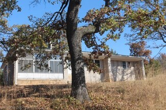 6402 Sturgeon Rd, Hackett, AR 72937