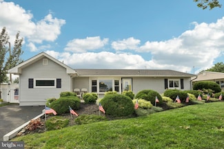 159 Thornridge Dr, Levittown, PA 19054