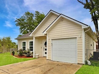 100 Winchester Cir, Gun Barrel City, TX 75156