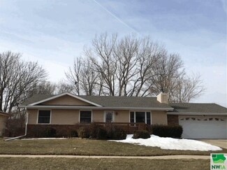 416 S Ridge Dr, South Sioux City, NE 68776