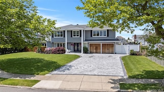 22 Viking Dr, West Islip, NY 11795