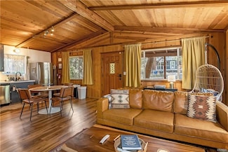 451 Cedar Ln, Big Bear, CA 92314