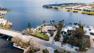 543 Key Royale Dr, Holmes Beach, FL 34217