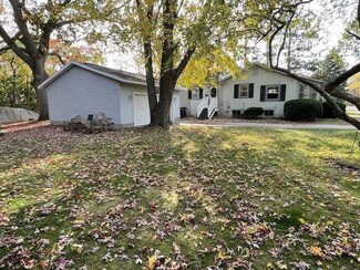 4560 Mckinley Ct, Norton Shores, MI 49441