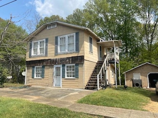 219 S Live Oak St, McComb, MS 39648