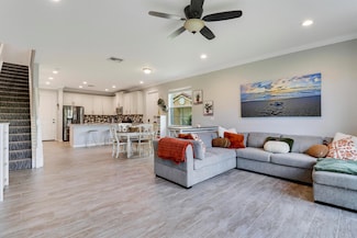 643 SW Glen Crest Way, Stuart, FL 34997