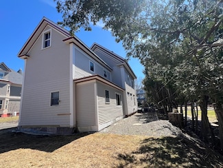 30 Pleasant St, Houlton, ME 04730