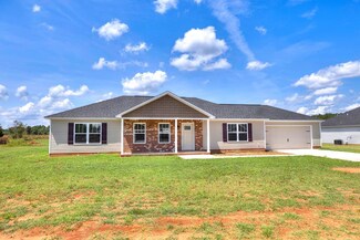 1120 Makayla Ln, Wedgefield, SC 29168