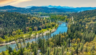 375 Bartlett Ln, Grants Pass, OR 97527