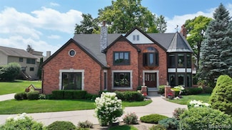 1947 Maplewood Ave, Bloomfield Hills, MI 48302
