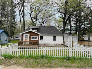 605 Cedar Ave, Prudenville, MI 48651