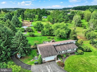 8292 Hickory Rd, Stewartstown, PA 17363