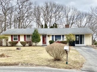 5 Seneca Cir, South Dartmouth, MA 02748