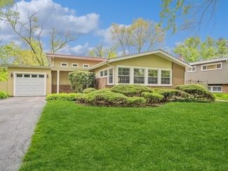 719 Pine St, Deerfield, IL 60015