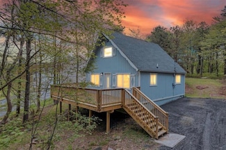 1222 Clover Rd, Long Pond, PA 18334