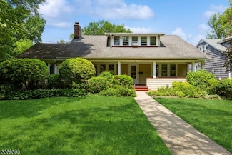 493 Summit Ave, Maplewood, NJ 07040
