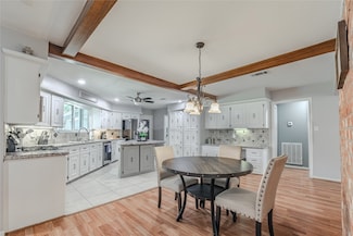 601 S Rivershire Dr, Conroe, TX 77304