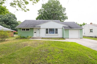 71 Bayberry Ln, Rochester, NY 14616