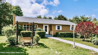 55 Harry Wells Rd, Saugerties, NY 12477